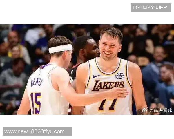 东契奇与里夫斯联手发威勇士油漆区内线防守漏洞显著 东契奇与里夫斯联手发威勇士油漆区内线防守漏洞显著